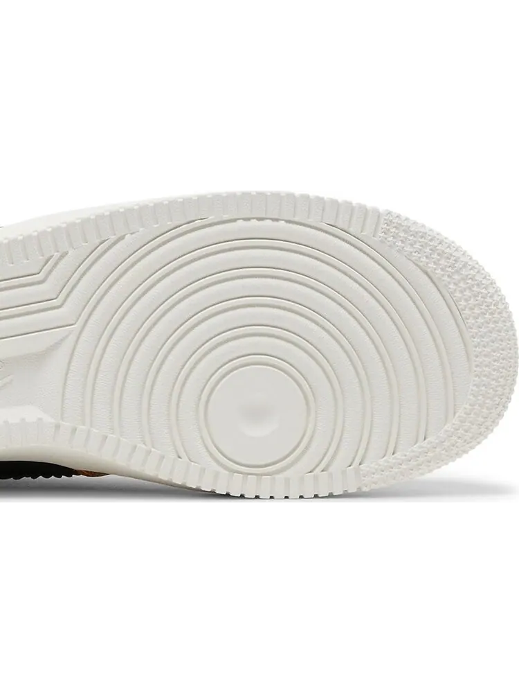 Кроссовки Nike Air Force 1 '07 LX 'SiEMPRE Familia' — изображение 5 из 8, белый