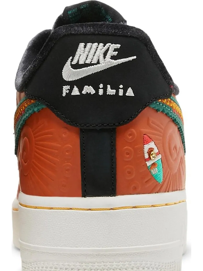 Кроссовки Nike Air Force 1 '07 LX 'SiEMPRE Familia' — изображение 7 из 8, белый