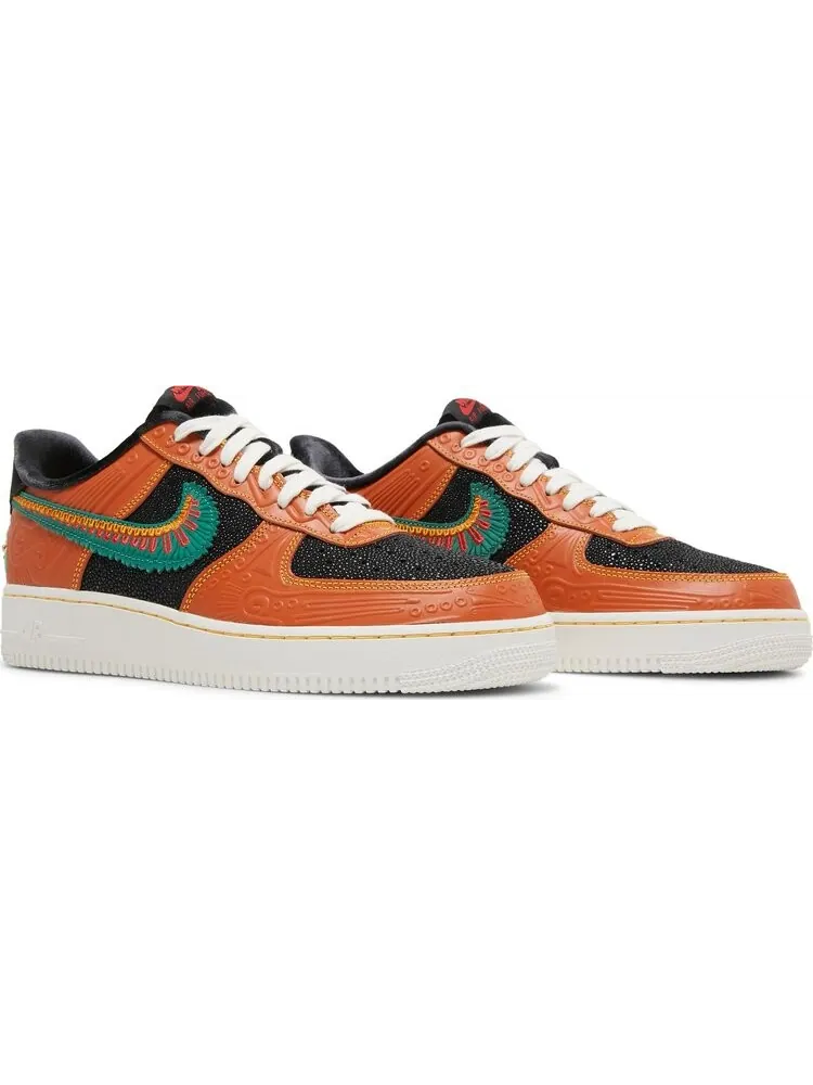 Кроссовки Nike Air Force 1 '07 LX 'SiEMPRE Familia' — изображение 8 из 8, белый