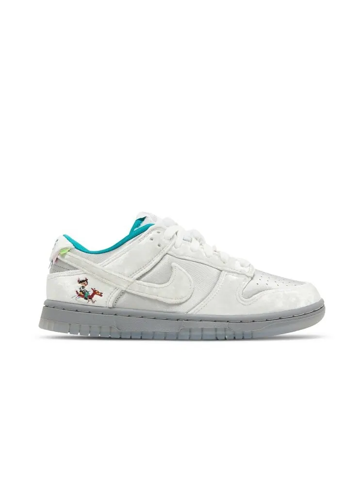 Кроссовки Nike Wmns Dunk Low — изображение 1 из 4, серебряный