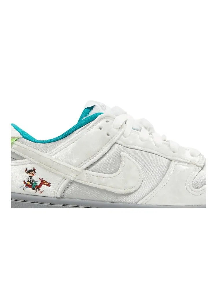 Кроссовки Nike Wmns Dunk Low — изображение 2 из 4, серебряный