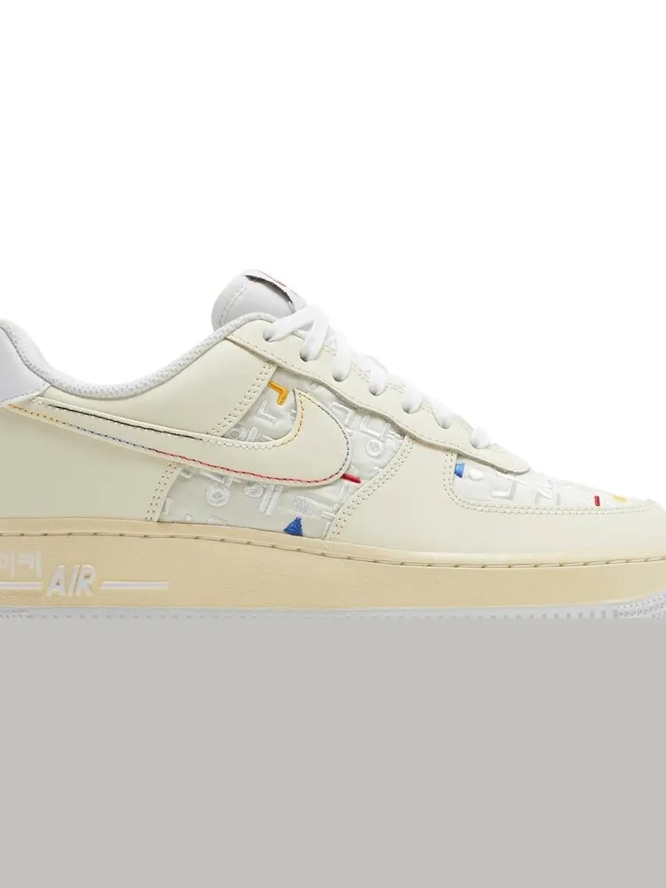 Кроссовки Nike Wmns Air Force 1 Low '07 LV8 'Hangul Day' — изображение 2 из 8, белый