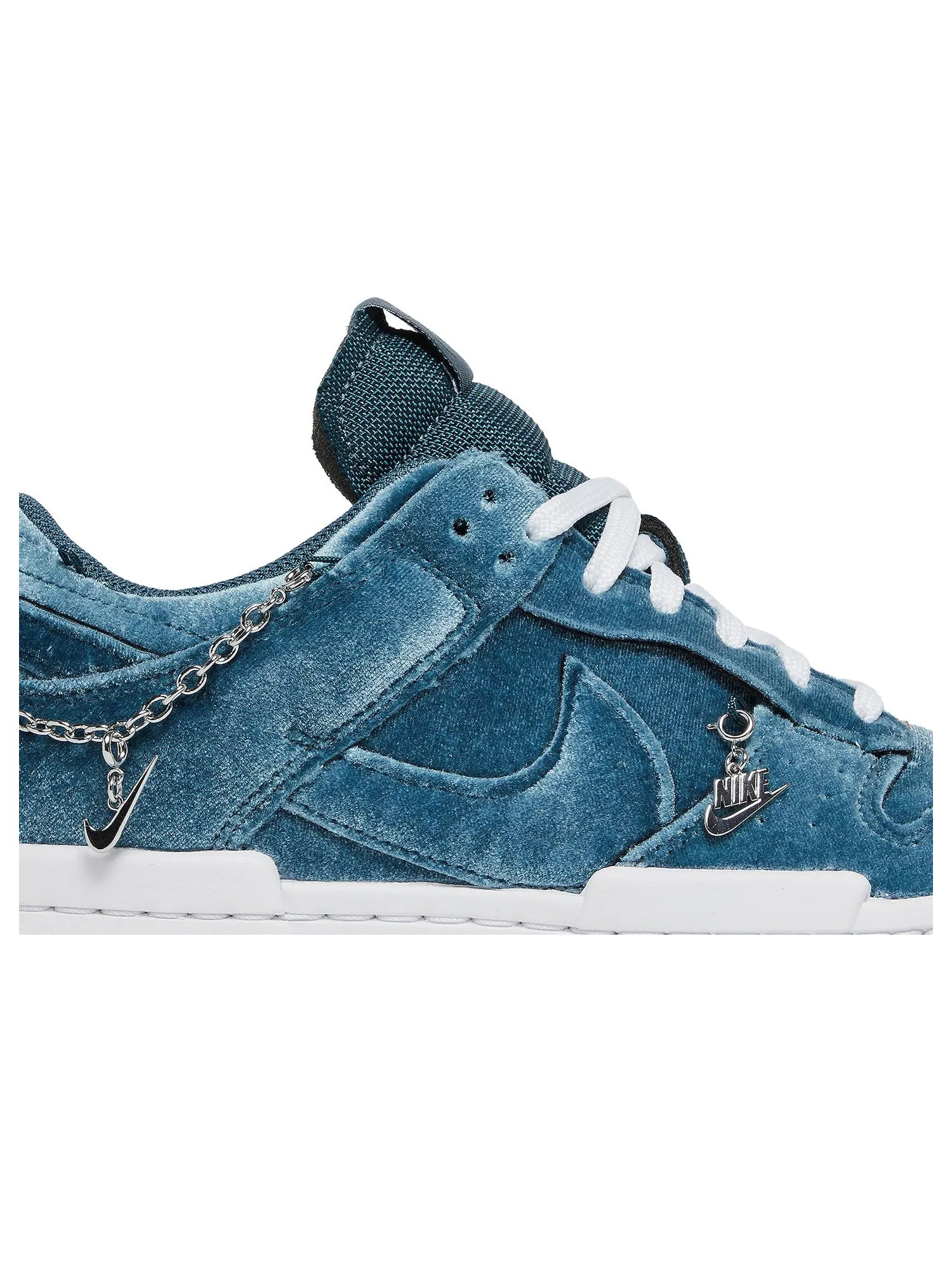 Кроссовки Nike Wmns Dunk Low Disrupt 'Lucky Charms - Ash Green' — изображение 2 из 8, зеленый