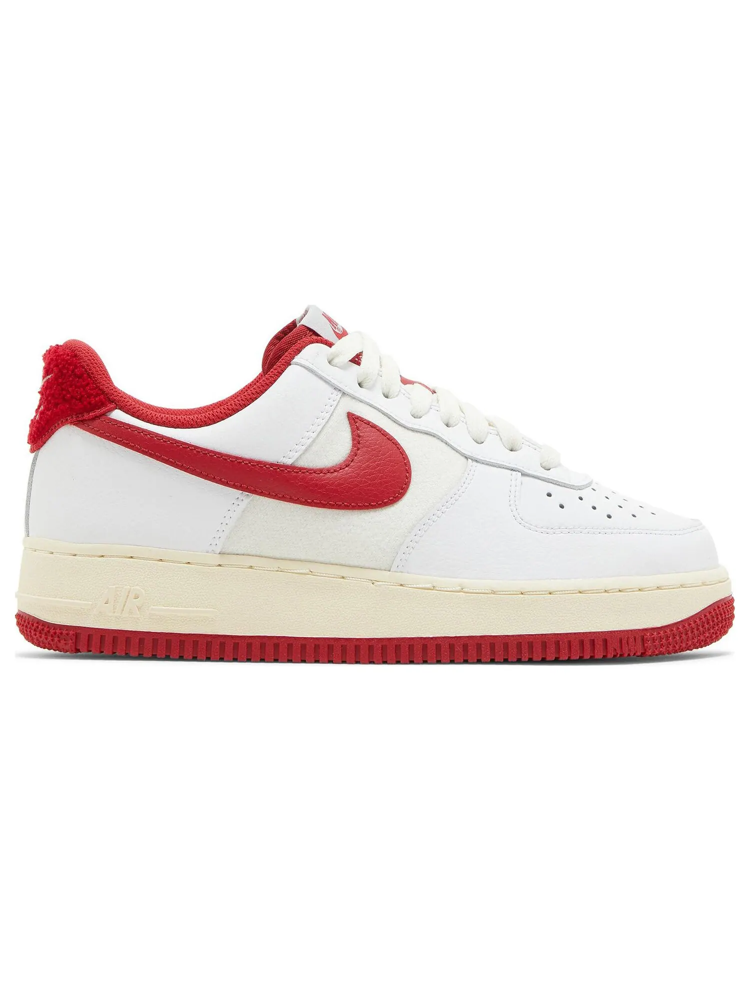 Кроссовки Nike Air Force 1 '07 LV8 'Letterman's Jacket' — изображение 1 из 8, белый