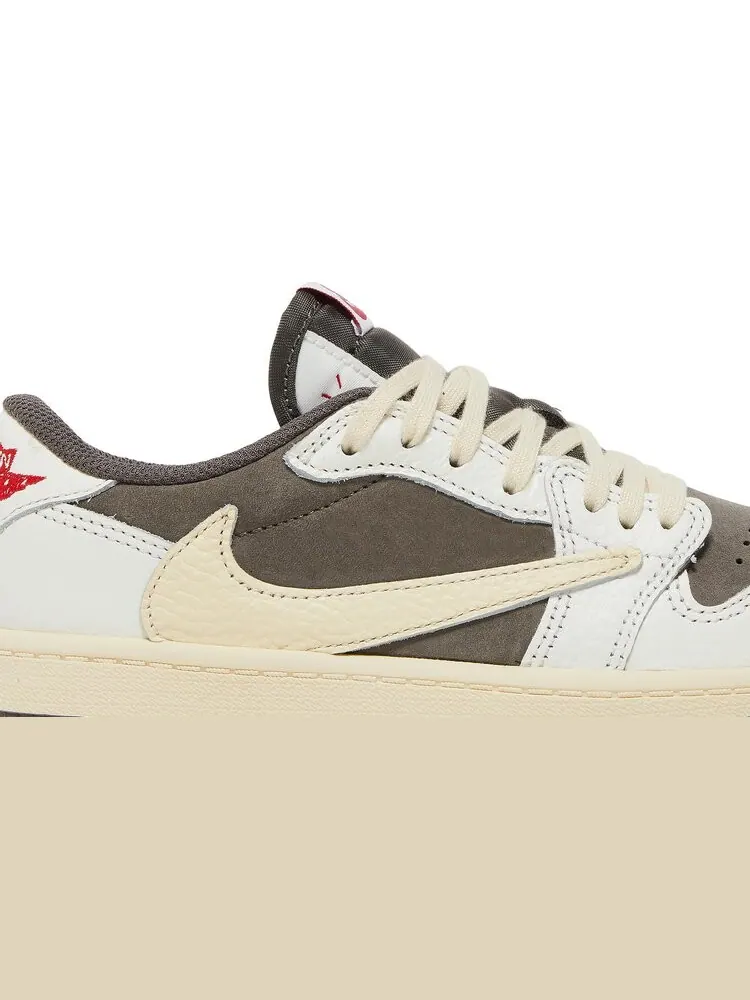Детские кроссовки Travis Scott x Air Jordan 1 Low OG PS Reverse Mocha — изображение 2 из 8, коричневый