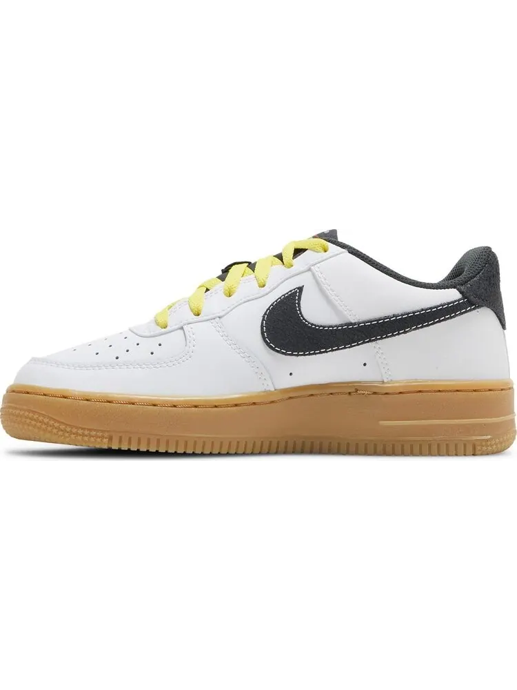 Кроссовки Nike Air Force 1 LV8 GS 'Go the Extra Smile' — изображение 3 из 8, белый