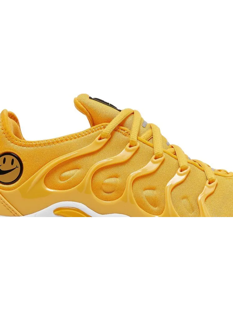 Кроссовки Nike Wmns Air VaporMax Plus 'Go The Extra Smile' — изображение 2 из 8, оранжевый