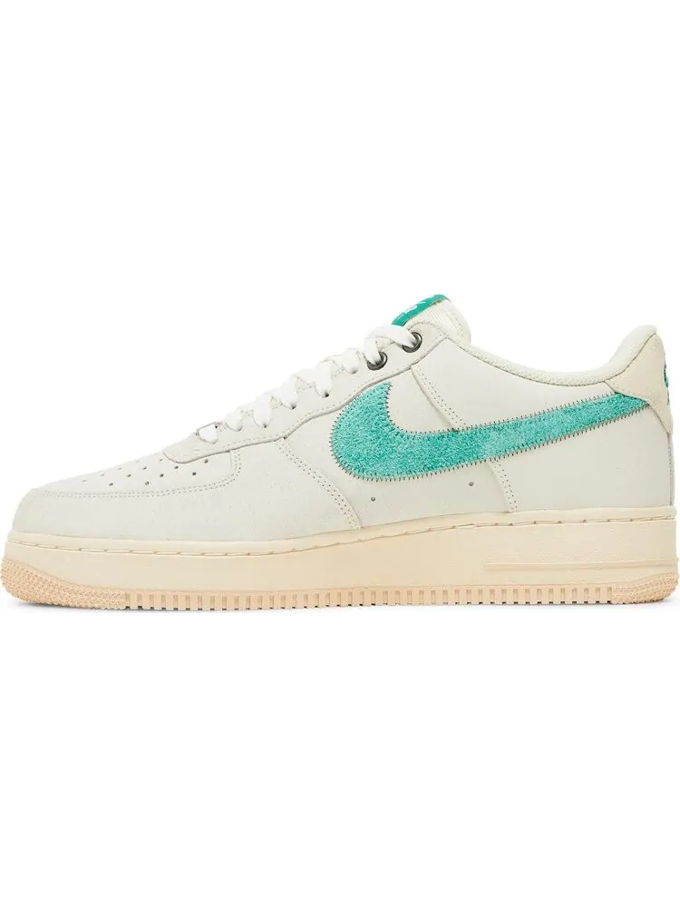 Кроссовки Nike Air Force 1 '07 LV8 'Test of Time' — изображение 3 из 8, бежевый