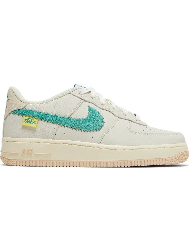 Кроссовки Nike Air Force 1 '07 LV8 GS 'Test of Time' — изображение 1 из 8, бежевый