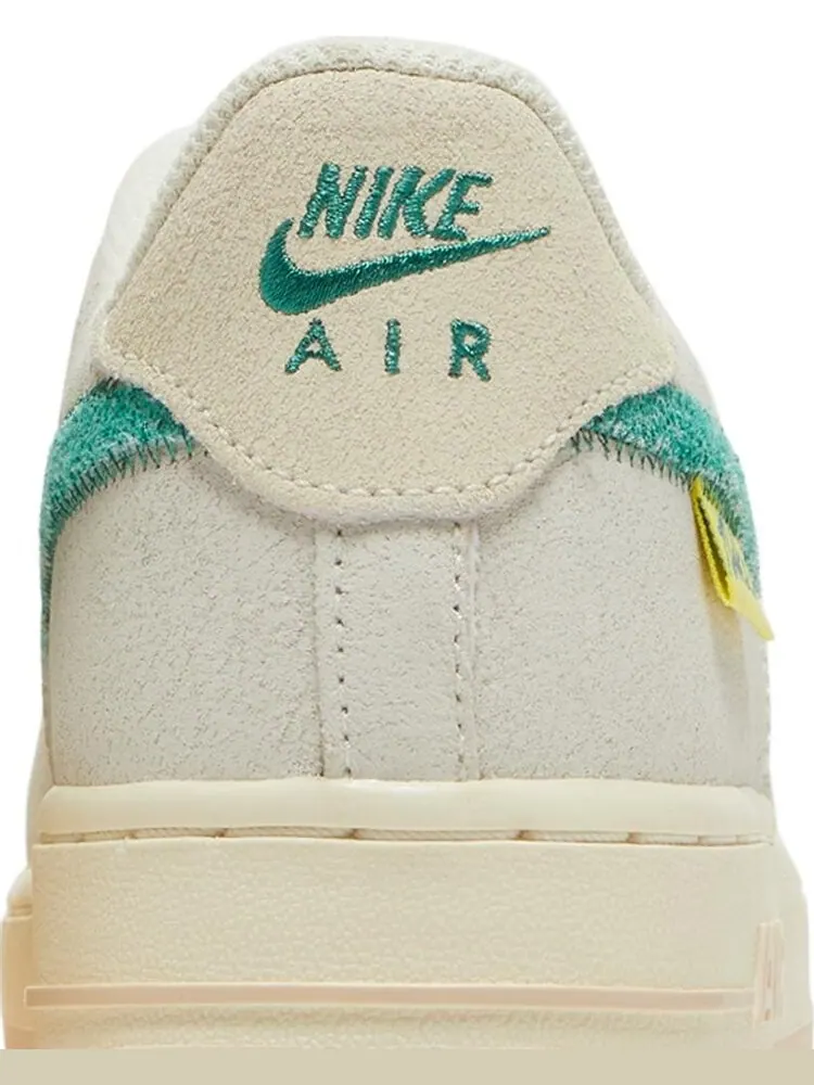 Кроссовки Nike Air Force 1 '07 LV8 GS 'Test of Time' — изображение 7 из 8, бежевый