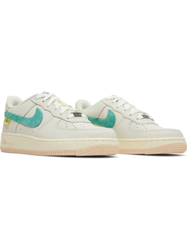 Кроссовки Nike Air Force 1 '07 LV8 GS 'Test of Time' — изображение 8 из 8, бежевый