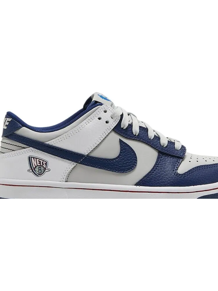 Кроссовки Nike NBA x Dunk Low EMB GS '75th Anniversary - Nets' — изображение 2 из 8, белый
