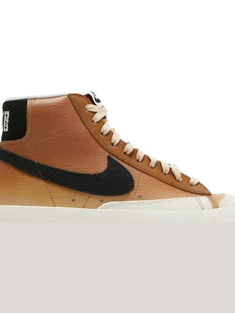 Кроссовки Nike Wmns Blazer Mid '77 SE 'Ale Brown' — изображение 2 из 8, коричневый