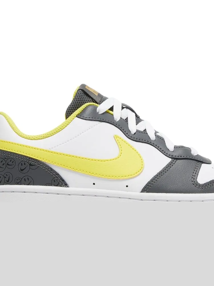 Кроссовки Nike Court Borough Low 2 SE GS 'White Yellow Strike' — изображение 2 из 8, белый
