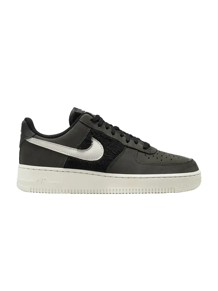 Кроссовки Nike Wmns Air Force 1 'Faux Fur - Black Light Bone' — изображение 1 из 1, черный/светлый