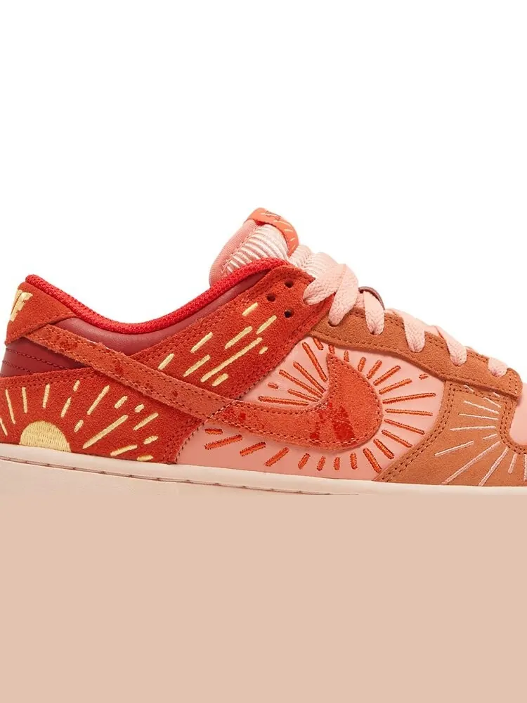 Кроссовки Nike Wmns Dunk Low 'Winter Solstice' — изображение 2 из 8, оранжевый
