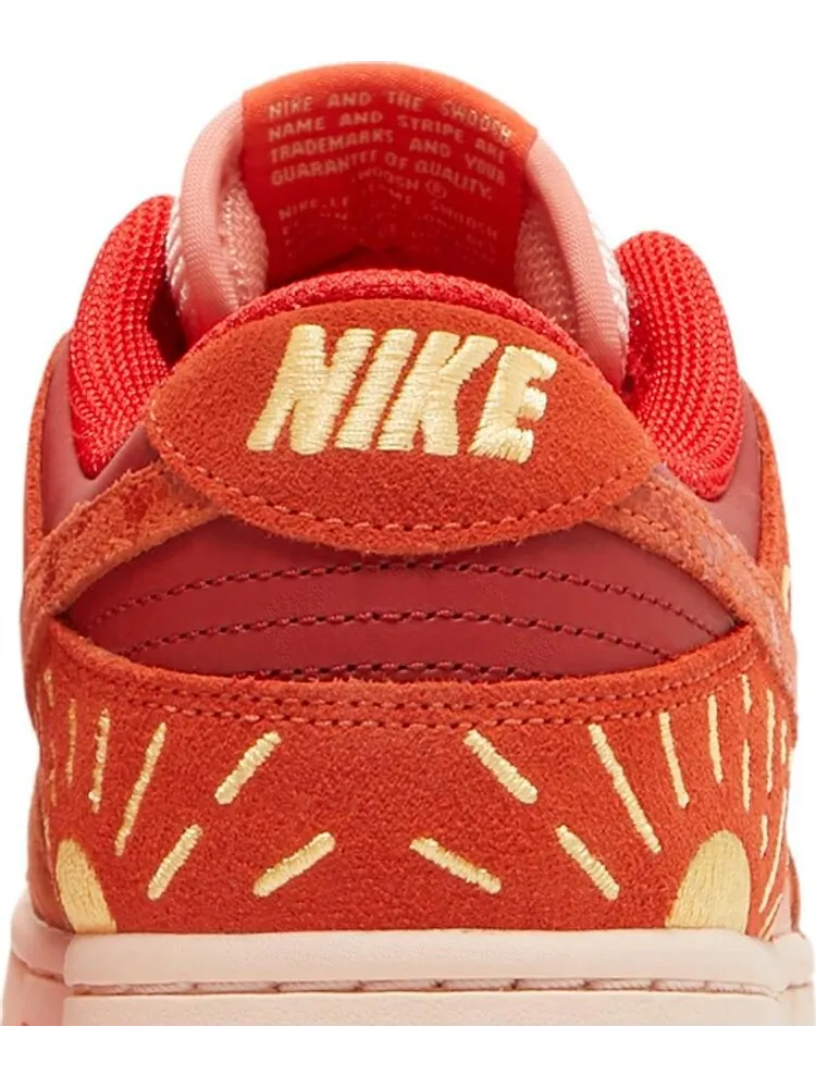 Кроссовки Nike Wmns Dunk Low 'Winter Solstice' — изображение 7 из 8, оранжевый