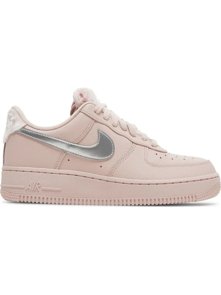 Кроссовки Nike Wmns Air Force 1 '07 'Faux Sherpa Fur' — изображение 1 из 8, розовый