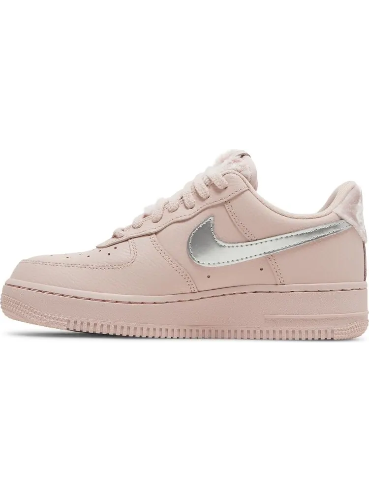 Кроссовки Nike Wmns Air Force 1 '07 'Faux Sherpa Fur' — изображение 3 из 8, розовый