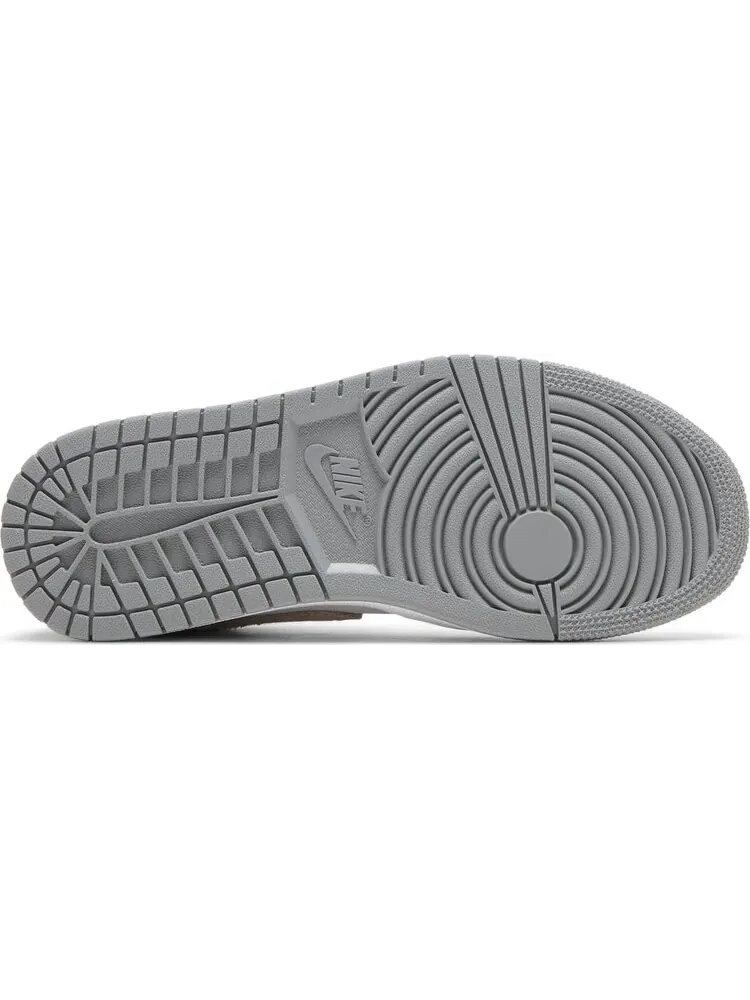 Кроссовки Wmns Air Jordan 1 Mid SE Particle Grey — изображение 4 из 8, серый
