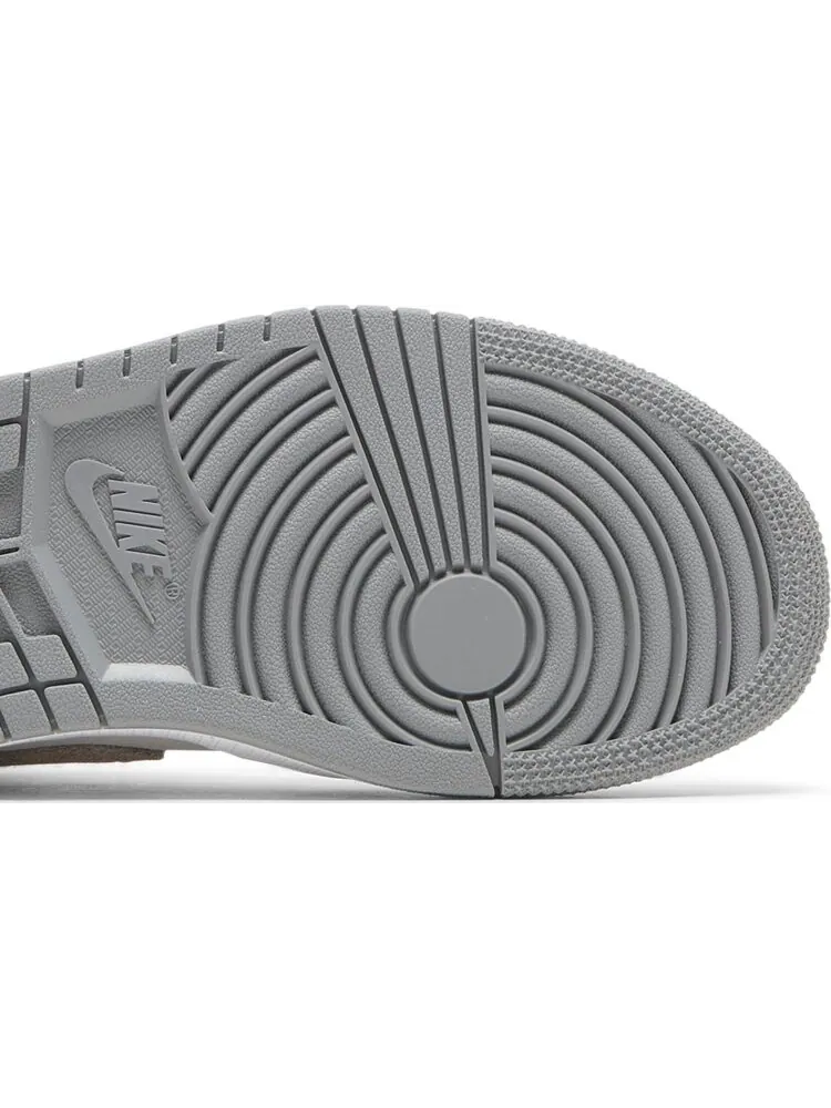 Кроссовки Wmns Air Jordan 1 Mid SE Particle Grey — изображение 5 из 8, серый