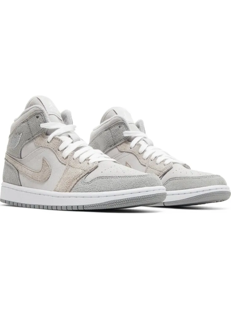 Кроссовки Wmns Air Jordan 1 Mid SE Particle Grey — изображение 8 из 8, серый