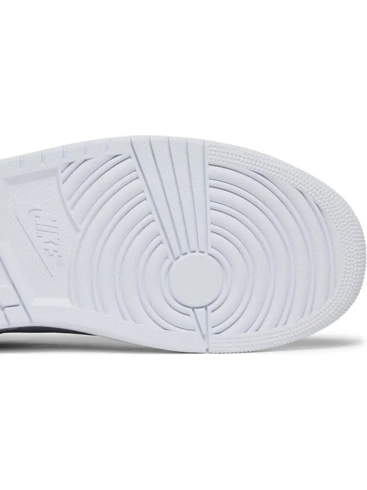 Кроссовки Air Jordan 1 Centre Court Reflective — изображение 5 из 8, серый