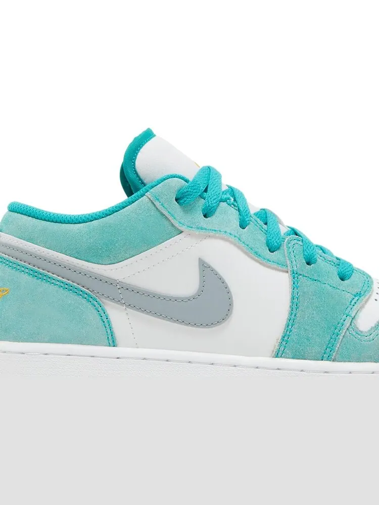 Кроссовки Air Jordan 1 Low SE GS New Emerald — изображение 2 из 8, белый