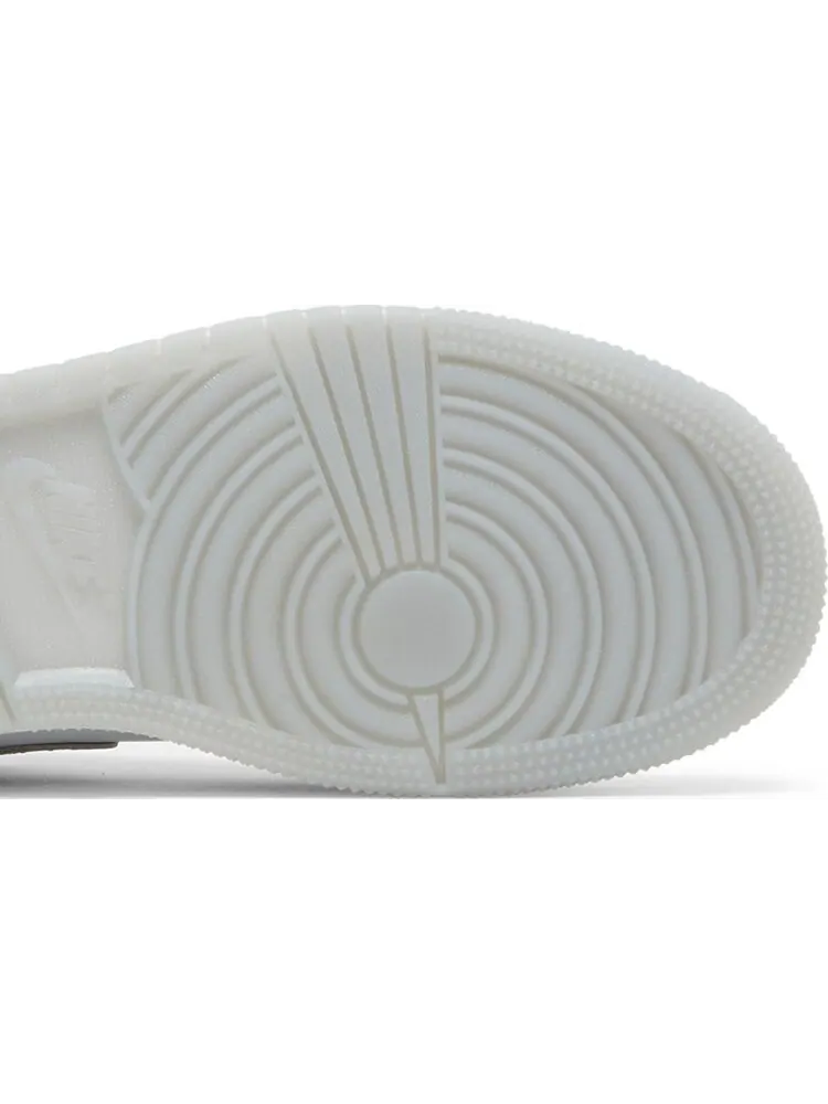 Кроссовки Air Jordan 1 Low SE GS New Emerald — изображение 5 из 8, белый