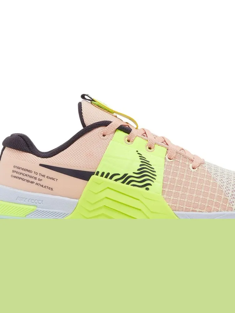 Кроссовки Nike Wmns Metcon 8 'Arctic Orange Volt' — изображение 2 из 8, оранжевый