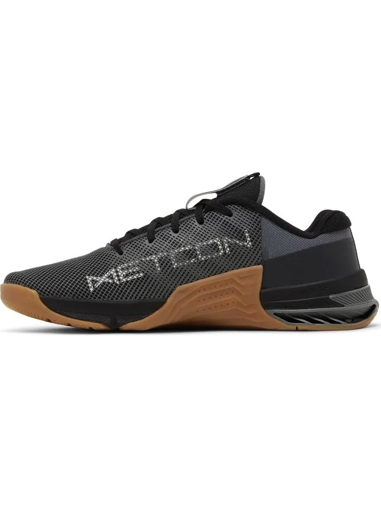 Кроссовки Metcon 8 'Iron Grey Gum' — изображение 3 из 4, серый
