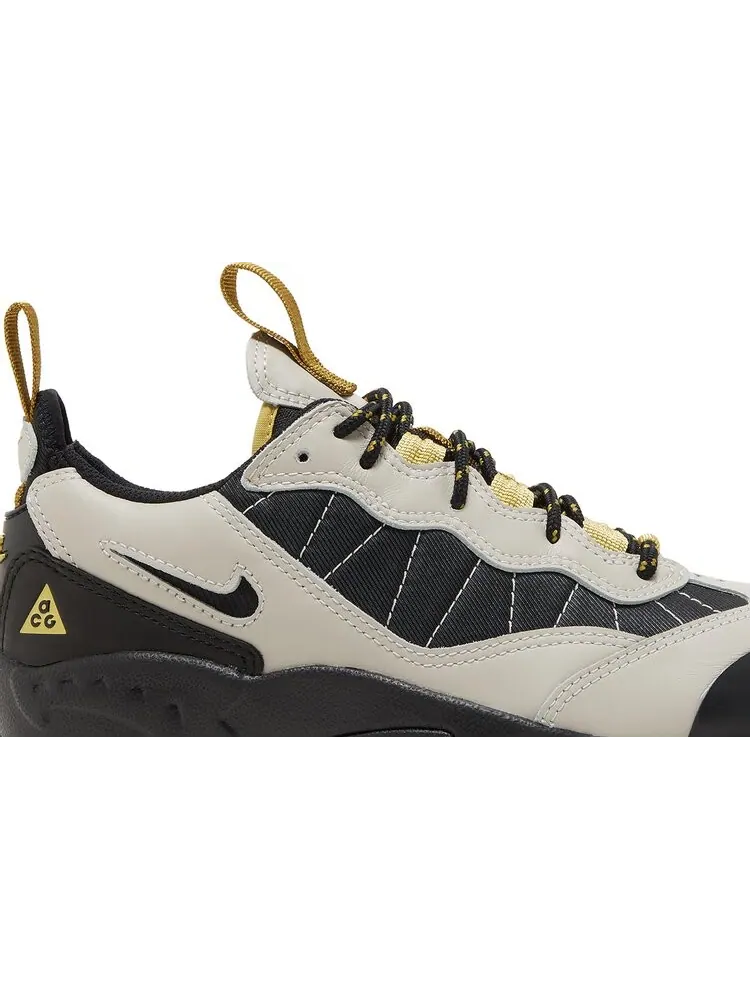Кроссовки Nike ACG Air Mada 'Light Bone' — изображение 2 из 8, серый