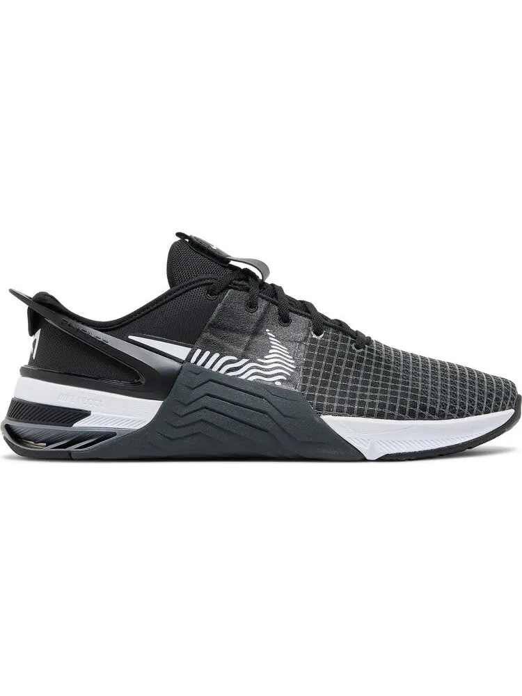 Кроссовки Nike Metcon 8 FlyEase 'Black Dark Smoke Grey' — изображение 1 из 8, черный