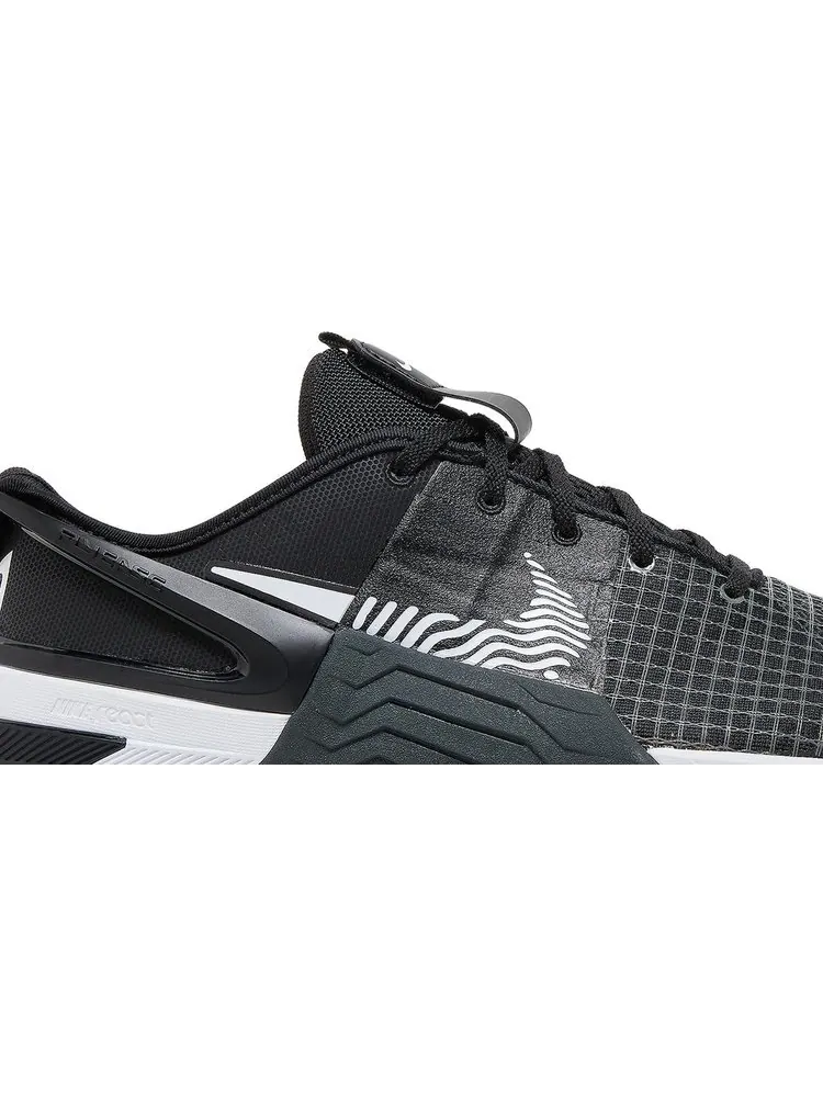 Кроссовки Nike Metcon 8 FlyEase 'Black Dark Smoke Grey' — изображение 2 из 8, черный
