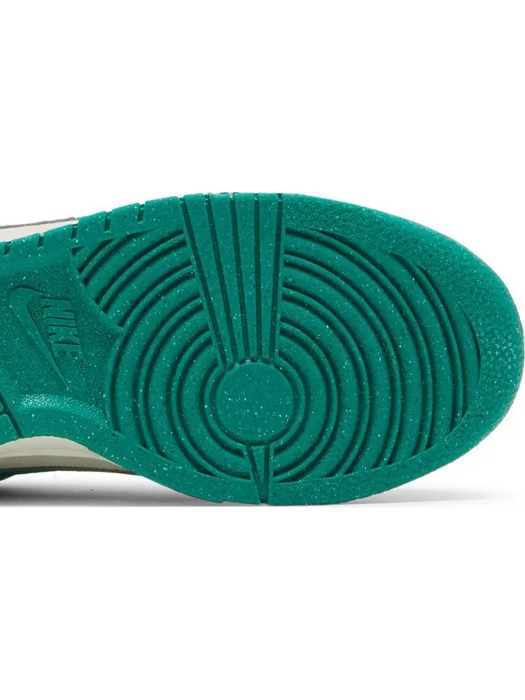 Кроссовки Nike Wmns Dunk Low SE '85' — изображение 5 из 8, зеленый