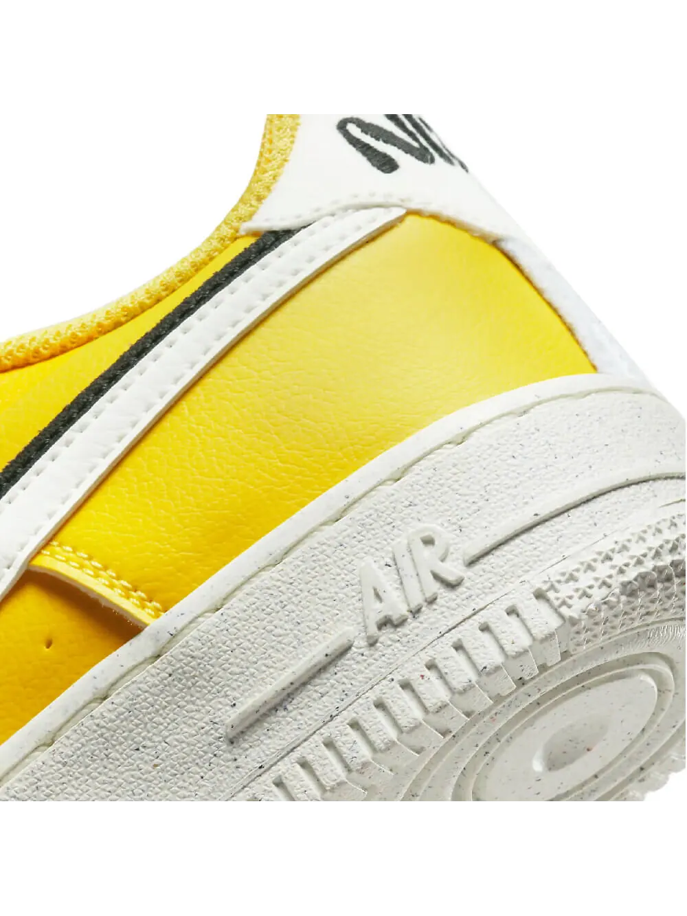 Кроссовки Nike Air Force 1 LV8 — изображение 10 из 10, желтый