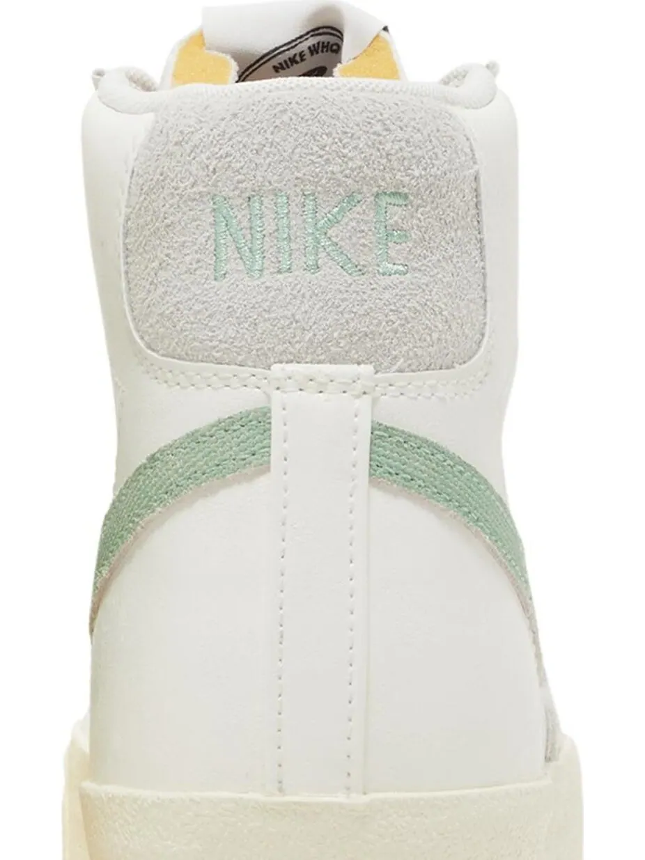 Кроссовки Nike Blazer Mid 77 Premium Certified Fresh Sail Enamel Green — изображение 7 из 8, белый