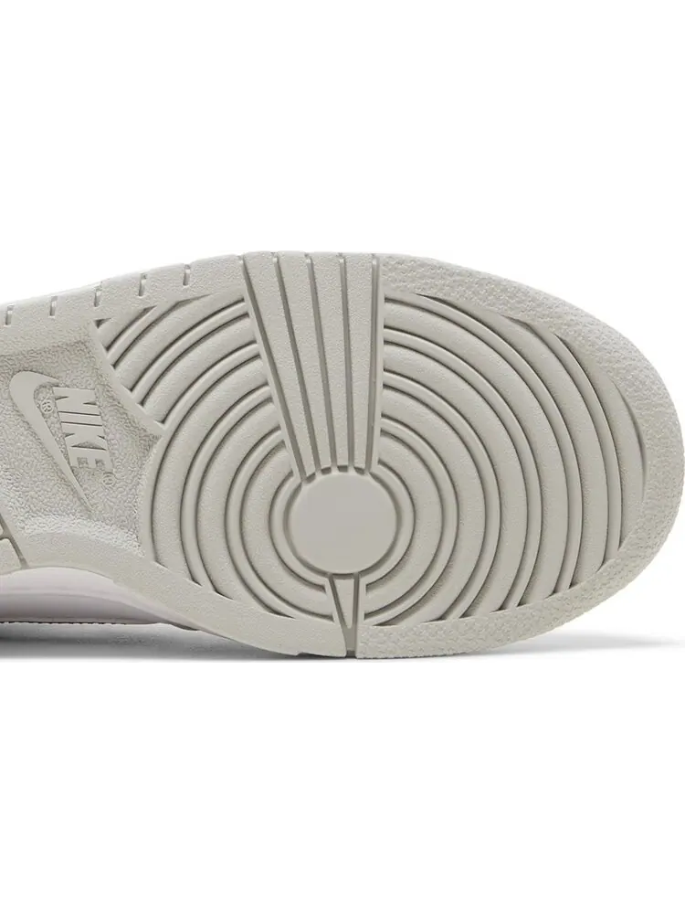 Кроссовки Nike Dunk Low SE GS 'Lottery Pack - Grey Fog' — изображение 5 из 8, серый