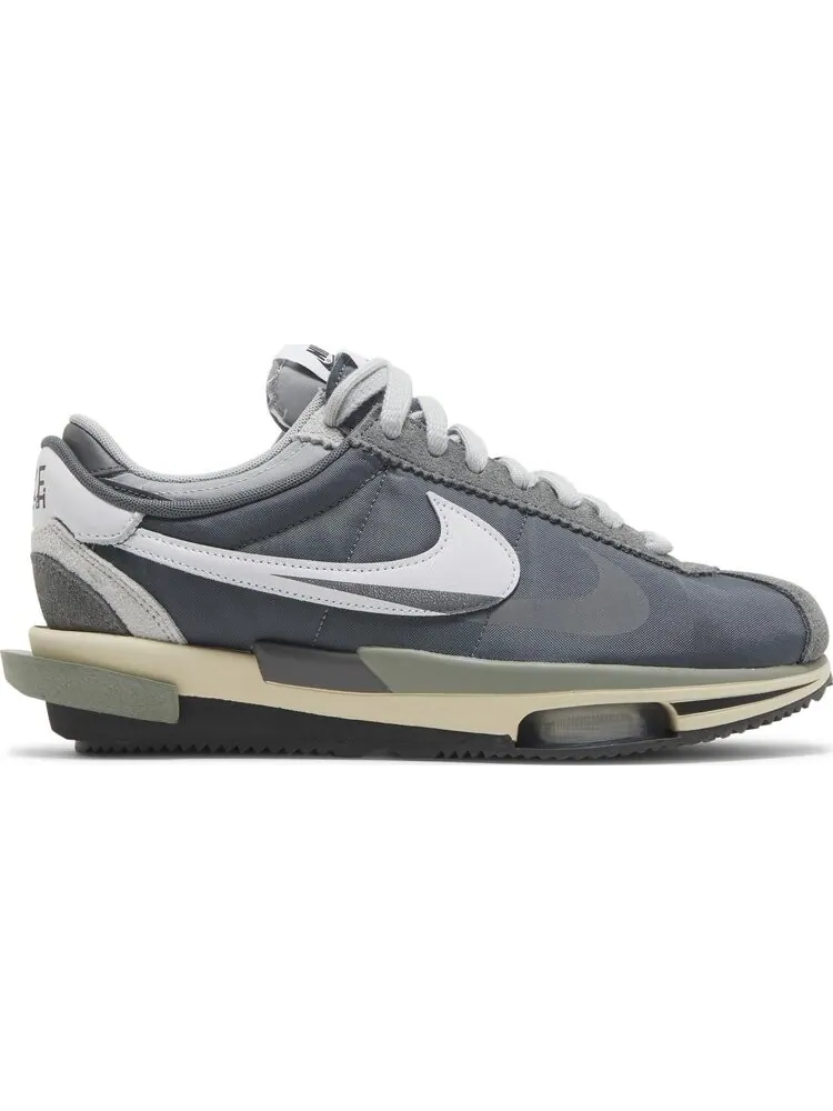 Кроссовки Nike x sacai Zoom Cortez SP 'Iron Grey' — изображение 1 из 8, серый