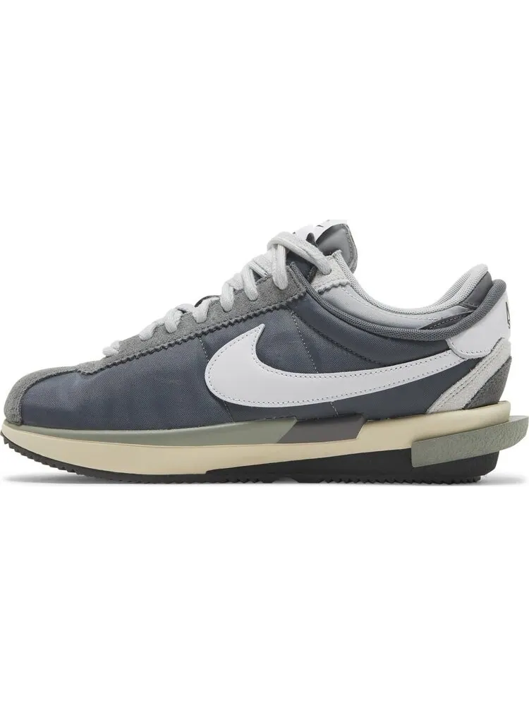 Кроссовки Nike x sacai Zoom Cortez SP 'Iron Grey' — изображение 3 из 8, серый