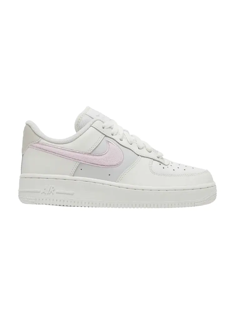 Кроссовки Nike Wmns Air Force 1 '07 'Chenille Swoosh' — изображение 1 из 9, белый/светлый//розовый