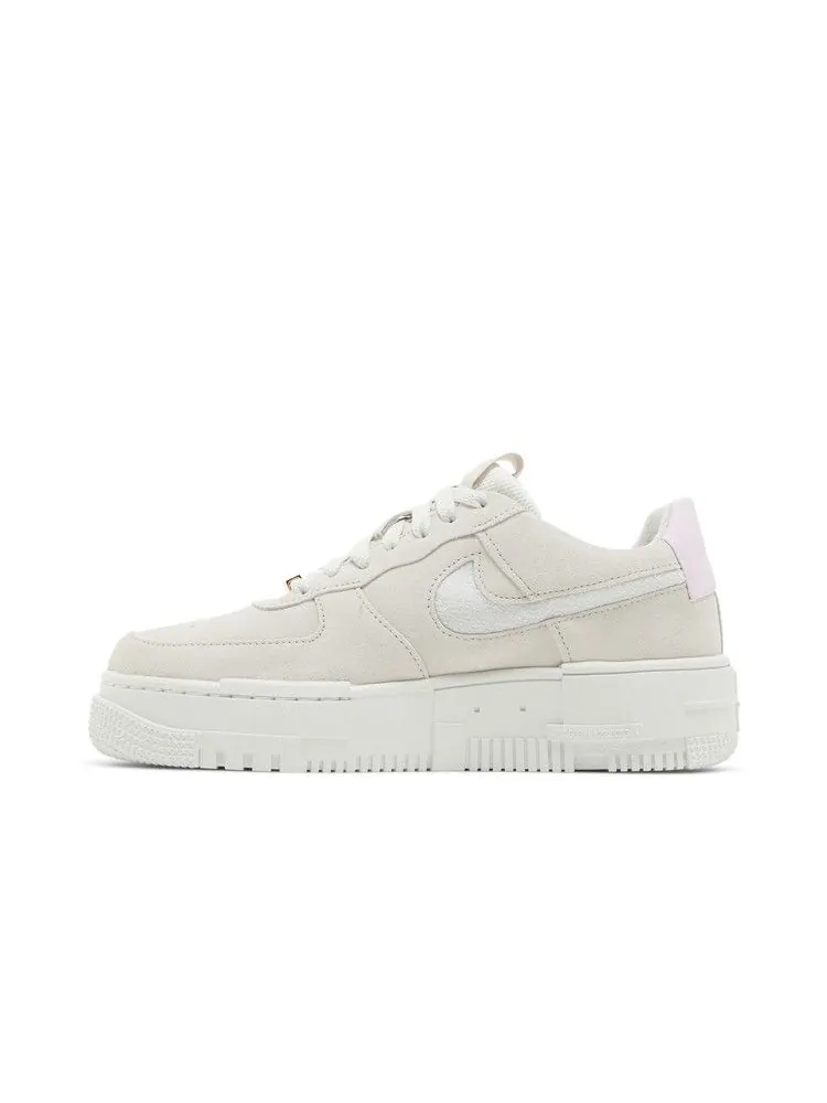 Кроссовки Nike Wmns Air Force 1 Pixel 'Light Bone Regal Pink' — изображение 4 из 9, белый/светлый/розовый
