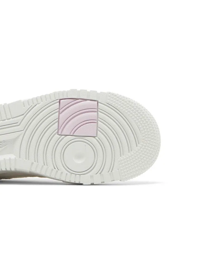 Кроссовки Nike Wmns Air Force 1 Pixel 'Light Bone Regal Pink' — изображение 6 из 9, белый/светлый/розовый