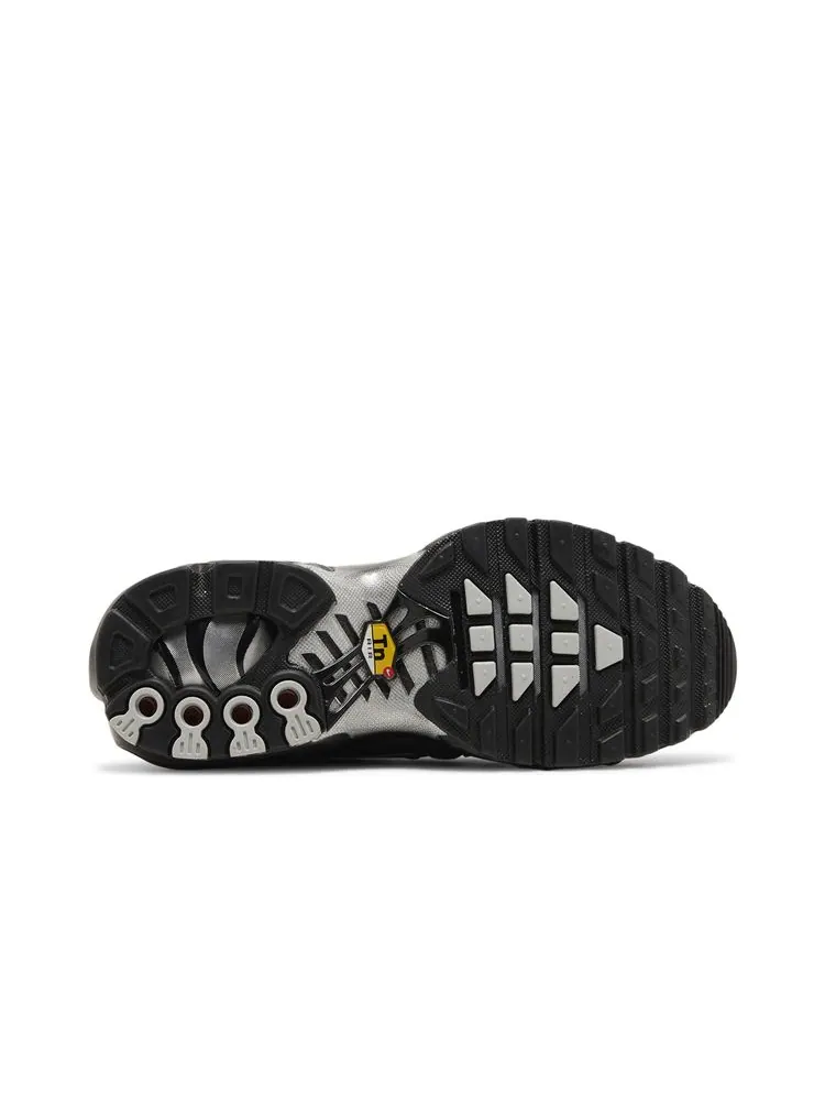 Кроссовки Wmns Air Max Plus 'Black Metallic Silver' — изображение 4 из 8