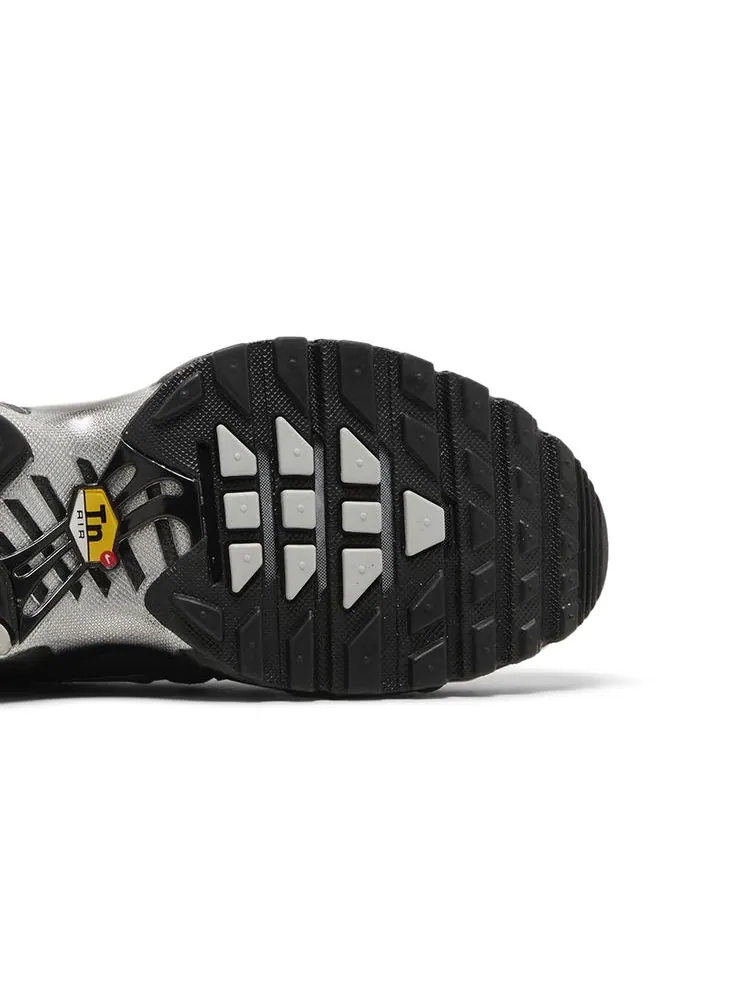 Кроссовки Wmns Air Max Plus 'Black Metallic Silver' — изображение 5 из 8
