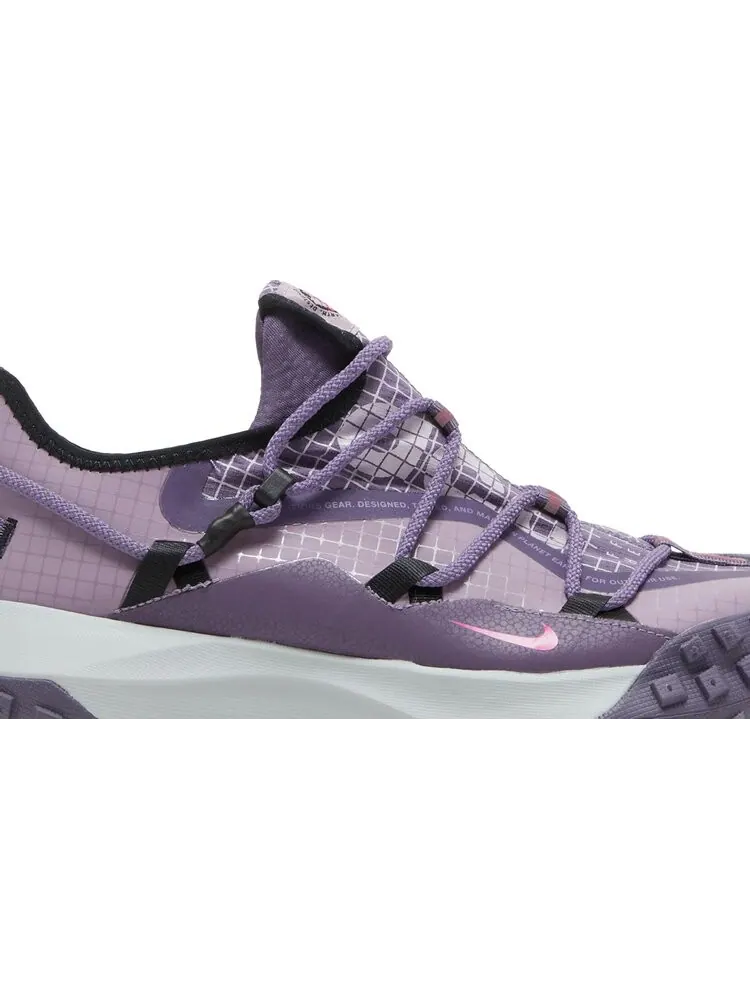 Кроссовки Nike ACG Mountain Fly Low SE 'Canyon Purple' — изображение 2 из 8, фиолетовый