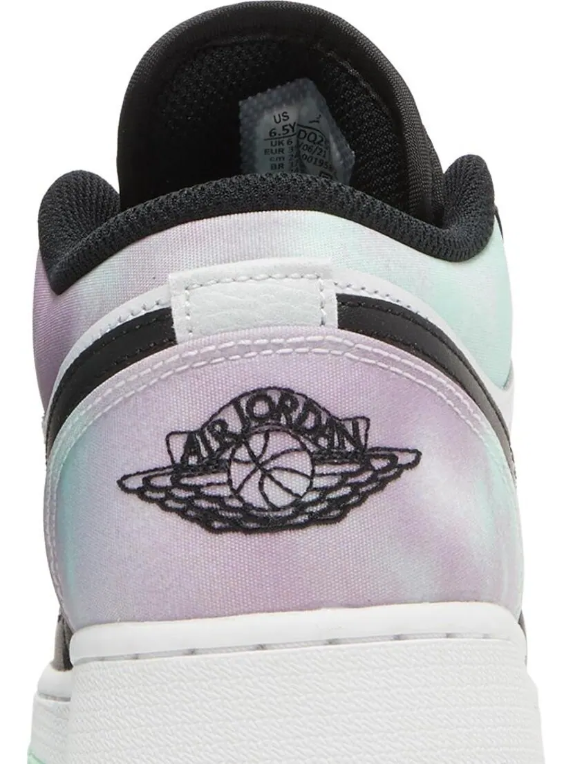 Кроссовки Air Jordan 1 Low SE GS Tie Dye — изображение 7 из 8, белый
