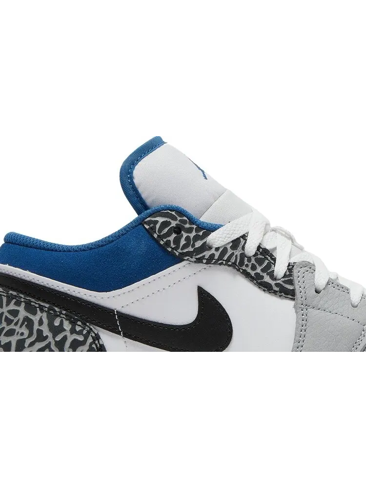 Кроссовки Air Jordan 1 Low SE GS True Blue — изображение 2 из 8, синий