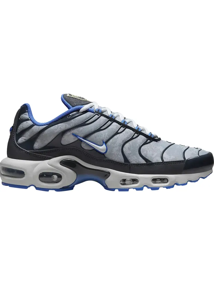 Кроссовки Nike Air Max Plus SE 'Social FC' — изображение 1 из 1, серый