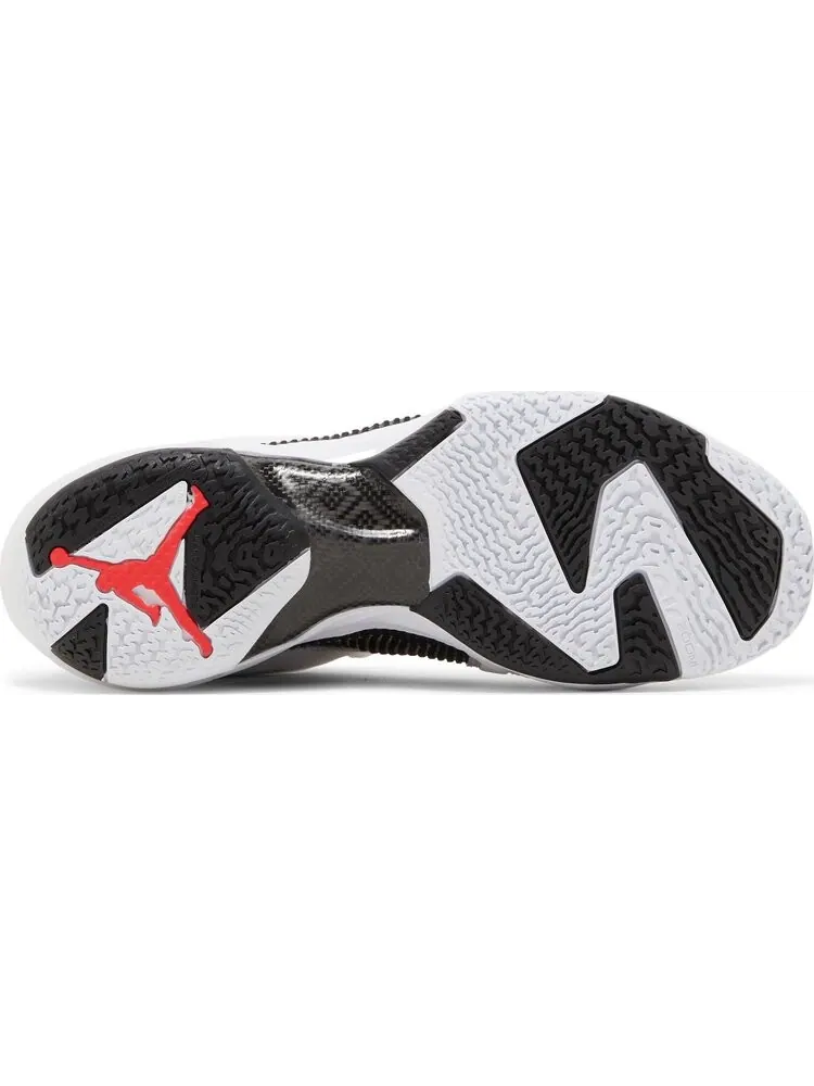 Кроссовки Air Jordan 37 Low Siren Red — изображение 4 из 8, белый
